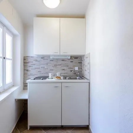 Andro - Studio With City View Ντουμπρόβνικ