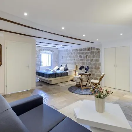 Andro - Studio With City View